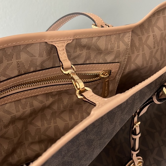 Michael Kors leather bag - Picture 9 of 10